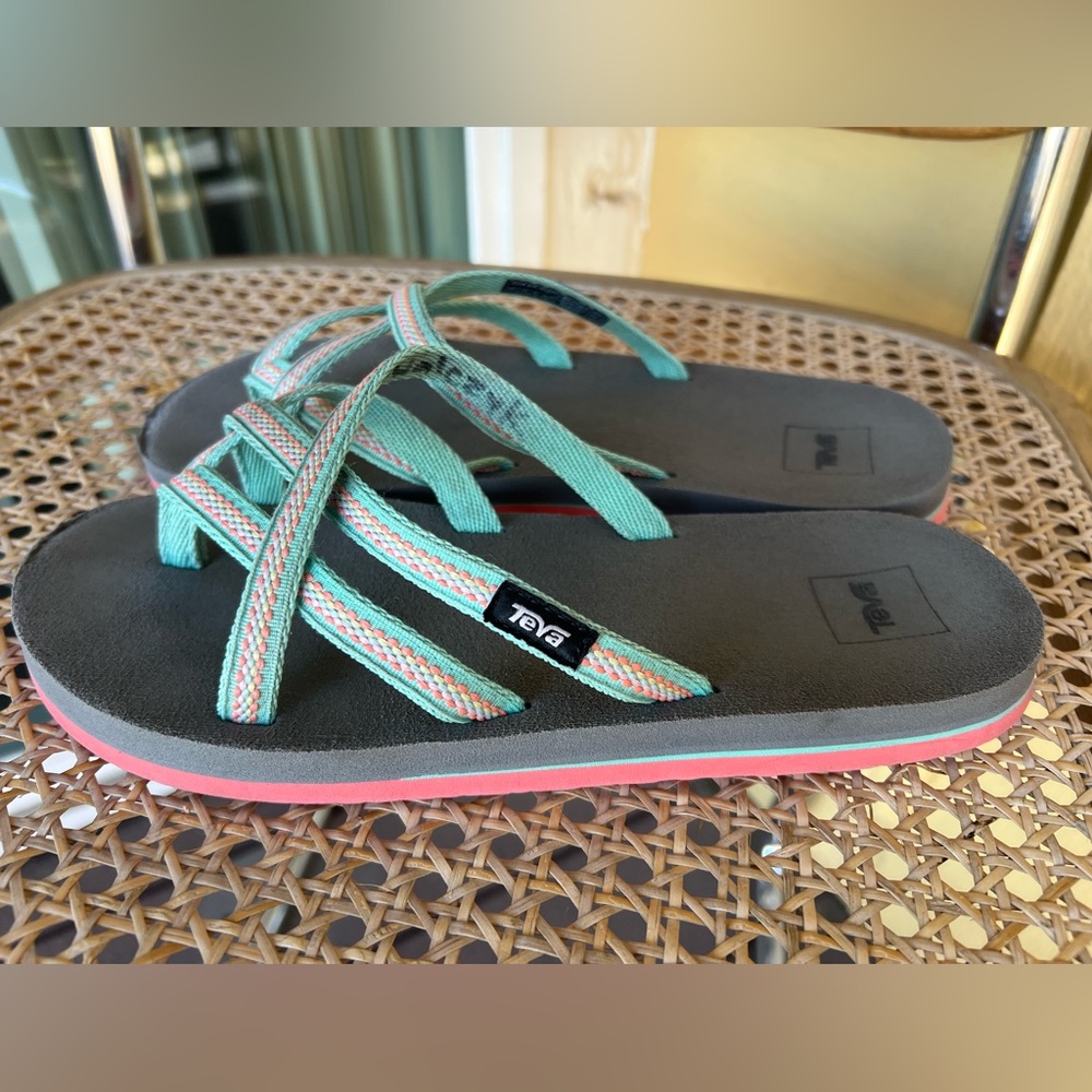 Teva “Mush” Flip Flops size 7, great condition, clean, color is green / aqua mix